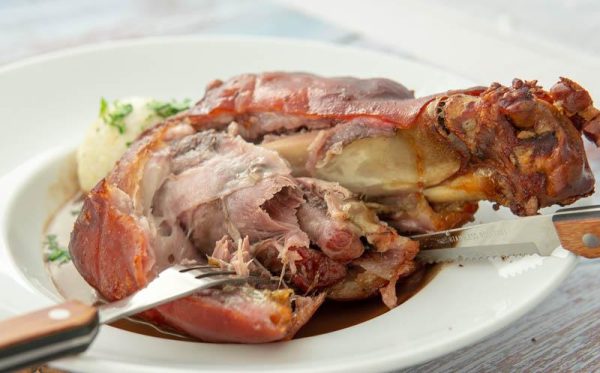 PEČENA KOLENICA 1KG